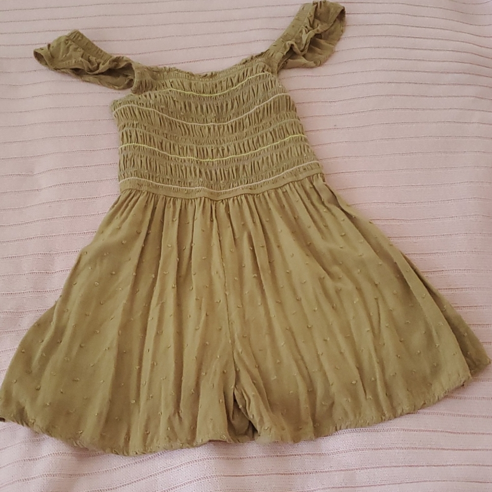 Girl's On trend rompers with ruffle sleeves
